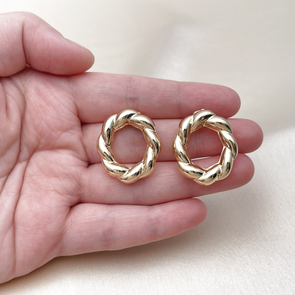 Oro Laminado Stud Earring, Gold Filled Style Hollow and Twist Design, Polished, Golden Finish