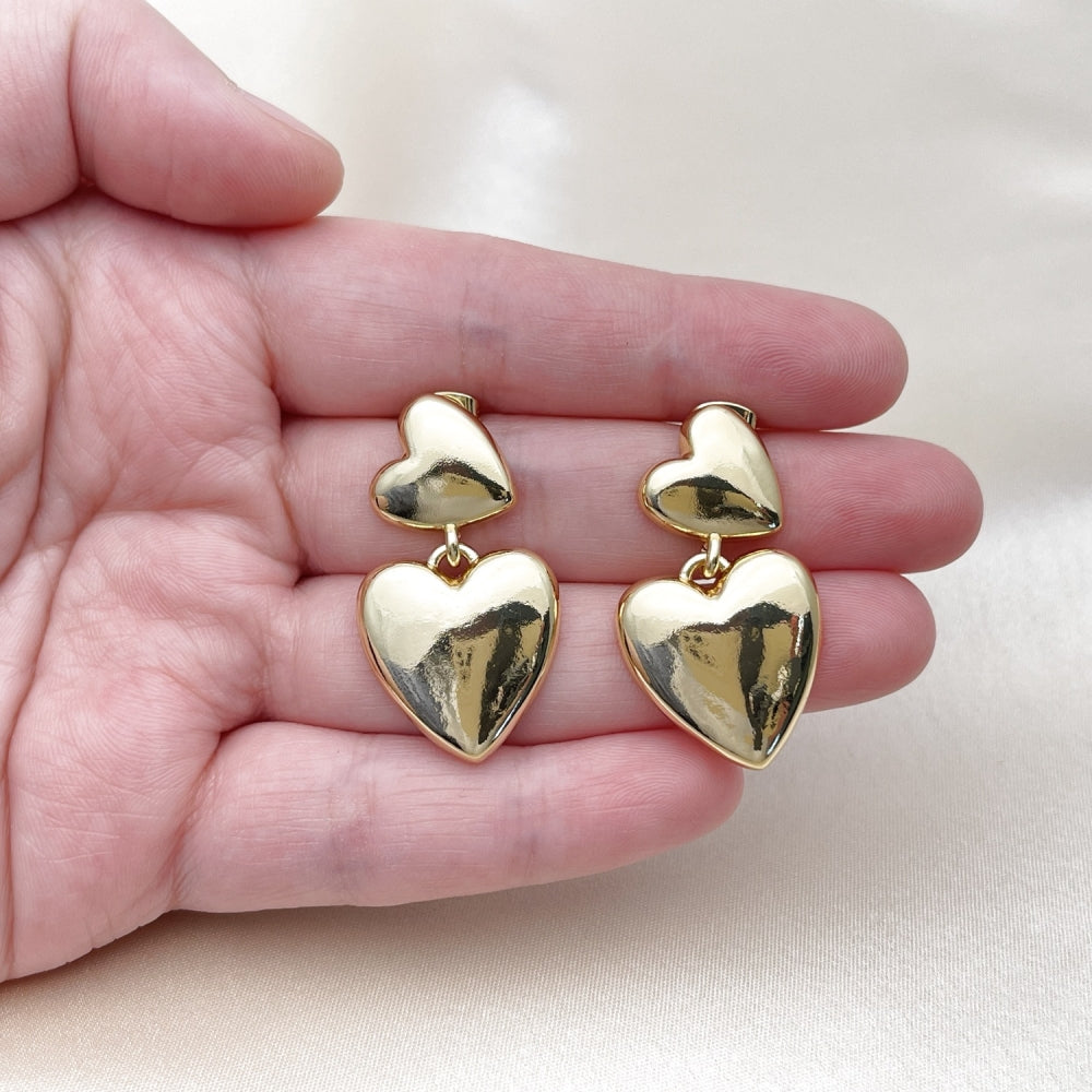 Oro Laminado Stud Earring, Gold Filled Style Heart Design, Polished, Golden Finish