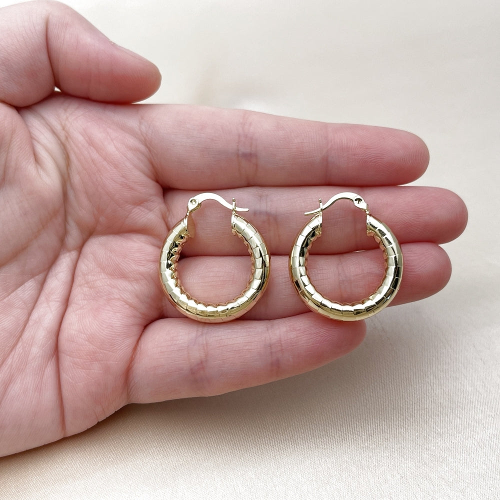 Oro Laminado Small Hoop, Gold Filled Style Hollow Design, Diamond Cutting Finish, Golden Finish