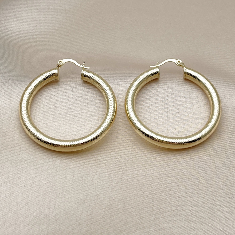 Oro Laminado Medium Hoop, Gold Filled Style Hollow Design, Diamond Cutting Finish, Golden Finish
