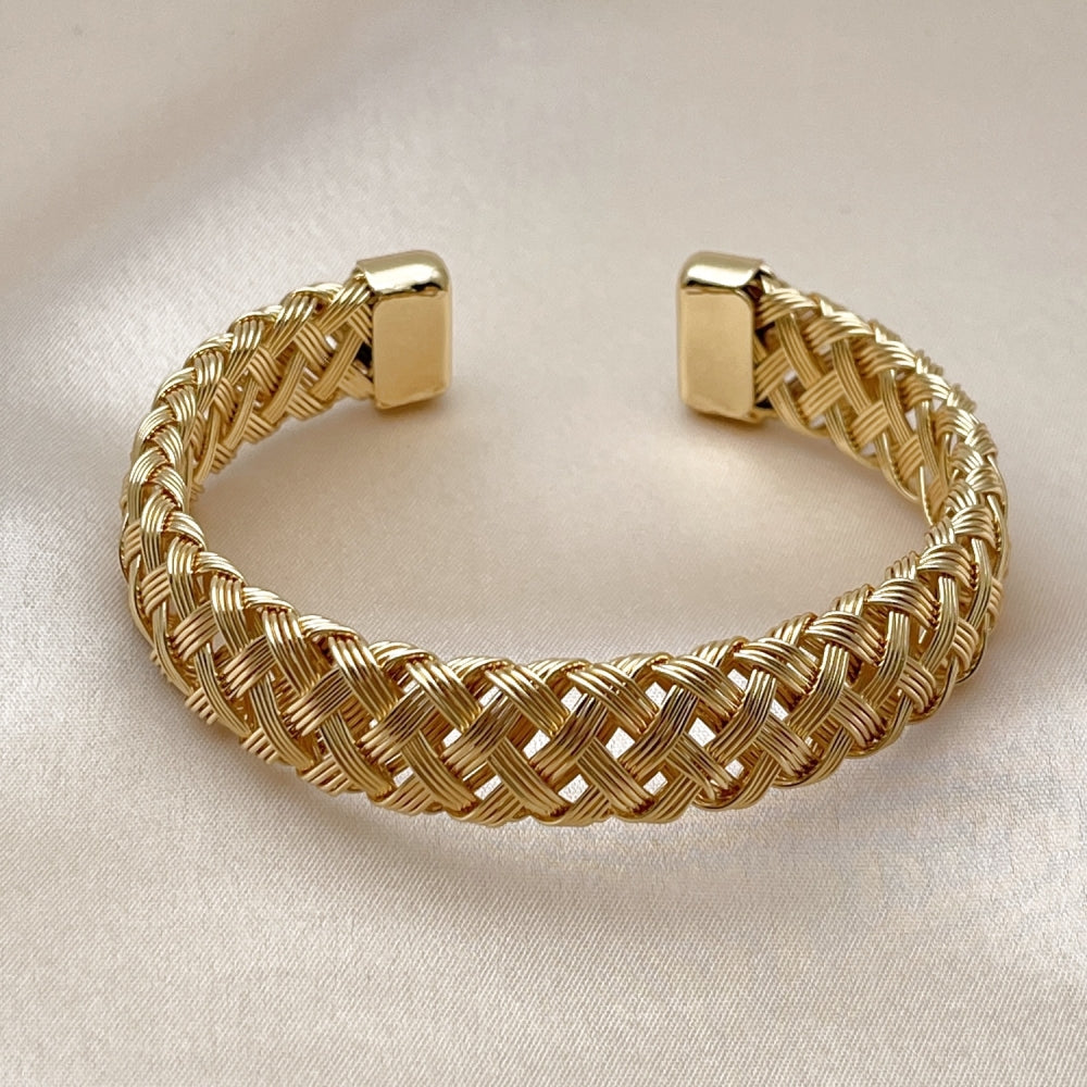 Oro Laminado Individual Bangle, Gold Filled Style Twist Design, Polished, Golden Finish