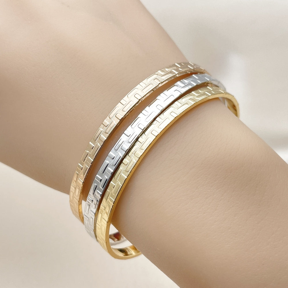 Oro Laminado Trio Bangle, Gold Filled Style Greek Key Design, Diamond Cutting Finish, Tricolor