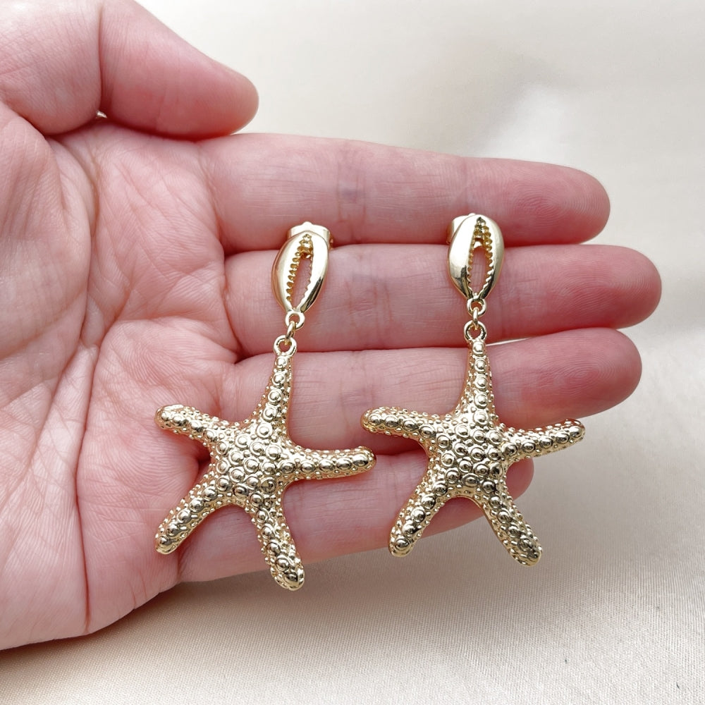Oro Laminado Dangle Earring, Gold Filled Style Shell and Star Design, Diamond Cutting Finish, Golden Finish