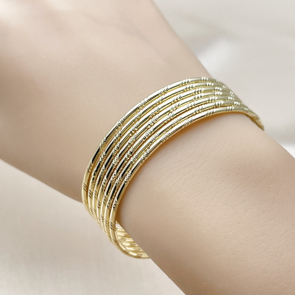 Oro Laminado Semanario Bangle, Gold Filled Style Diamond Cutting Finish, Golden Finish