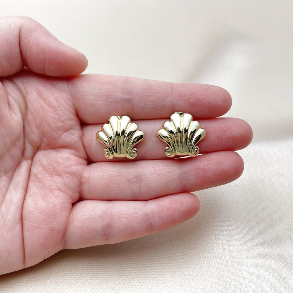 Oro Laminado Stud Earring, Gold Filled Style Shell Design, Polished, Golden Finish
