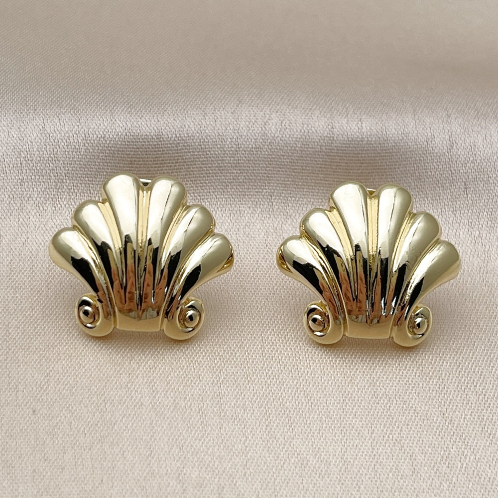 Oro Laminado Stud Earring, Gold Filled Style Shell Design, Polished, Golden Finish