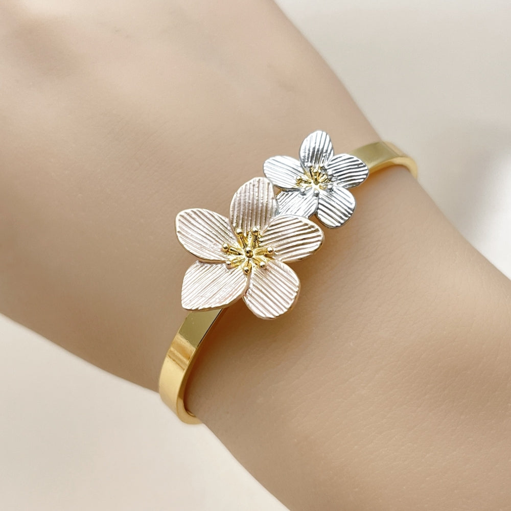 Oro Laminado Individual Bangle, Gold Filled Style Flower Design, Diamond Cutting Finish, Tricolor