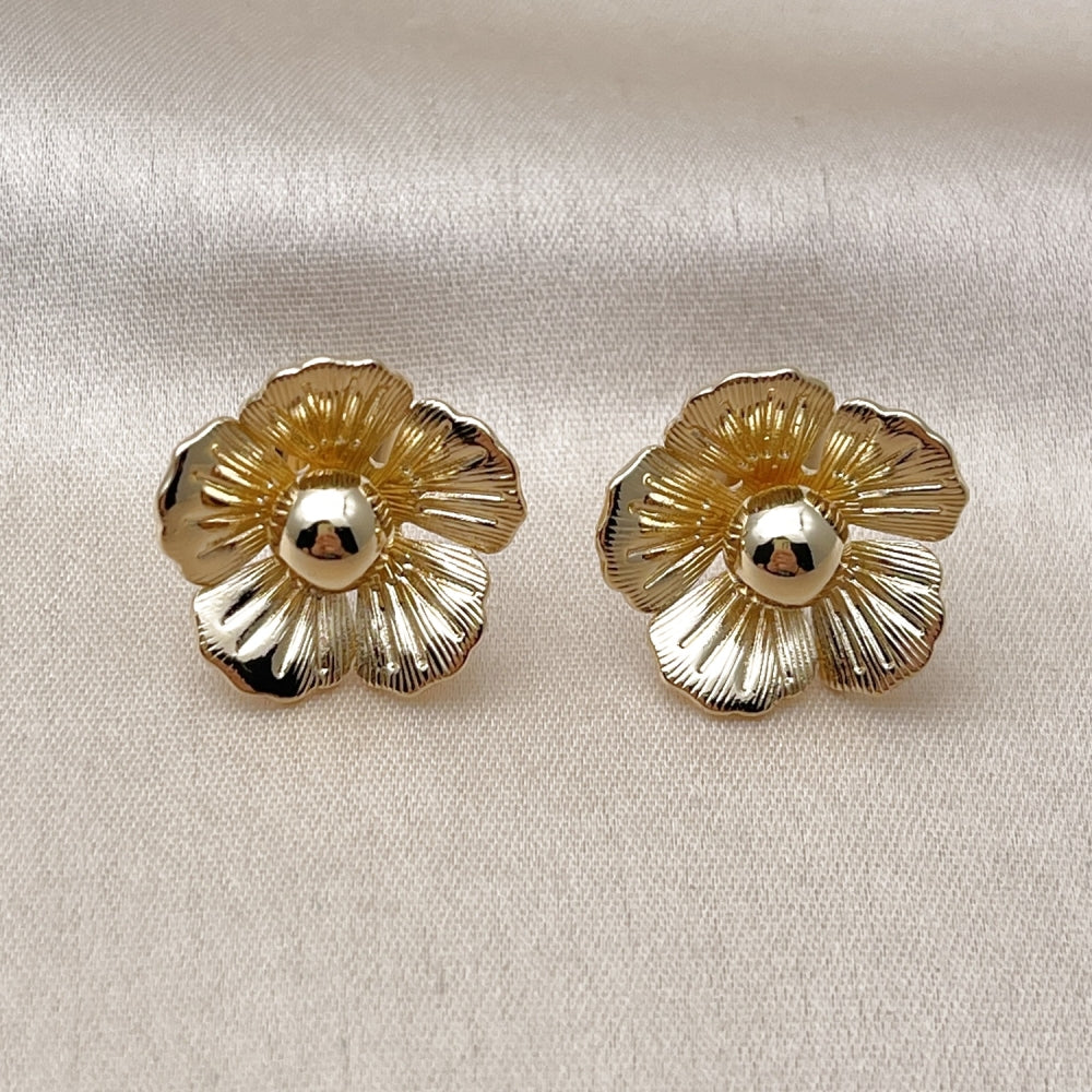 Oro Laminado Stud Earring, Gold Filled Style Flower Design, Diamond Cutting Finish, Golden Finish
