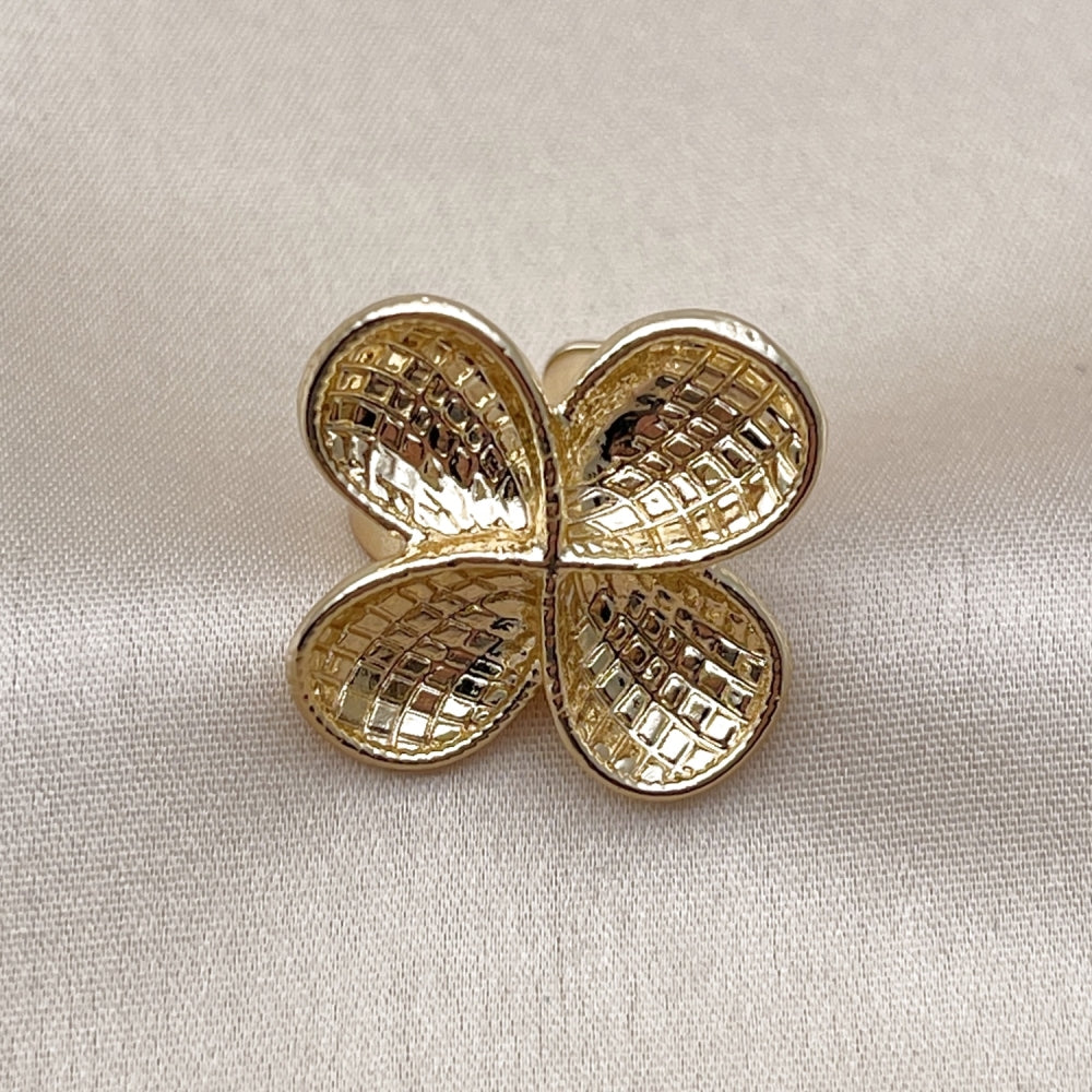 Oro Laminado Elegant Ring, Gold Filled Style Four-leaf Clover Design, Diamond Cutting Finish, Golden Finish