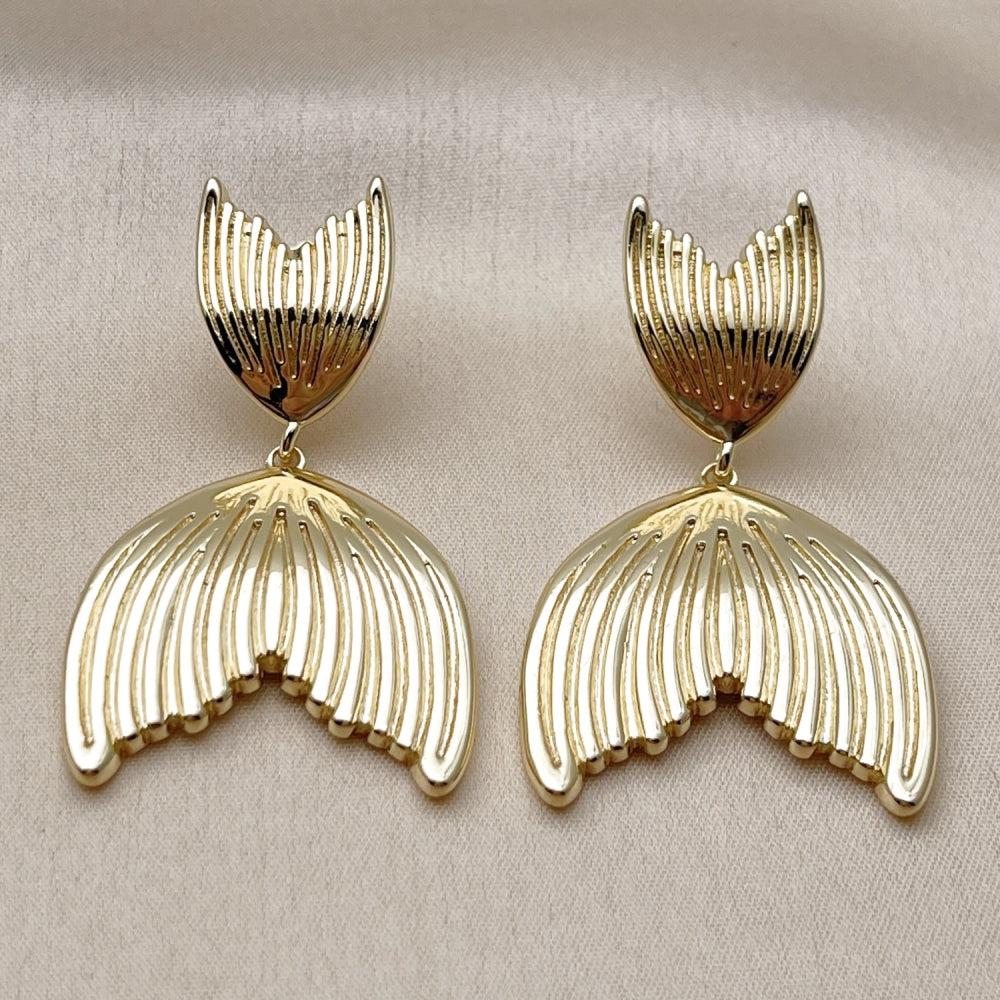 Oro Laminado Dangle Earring, Gold Filled Style Fish Design, Polished, Golden Finish
