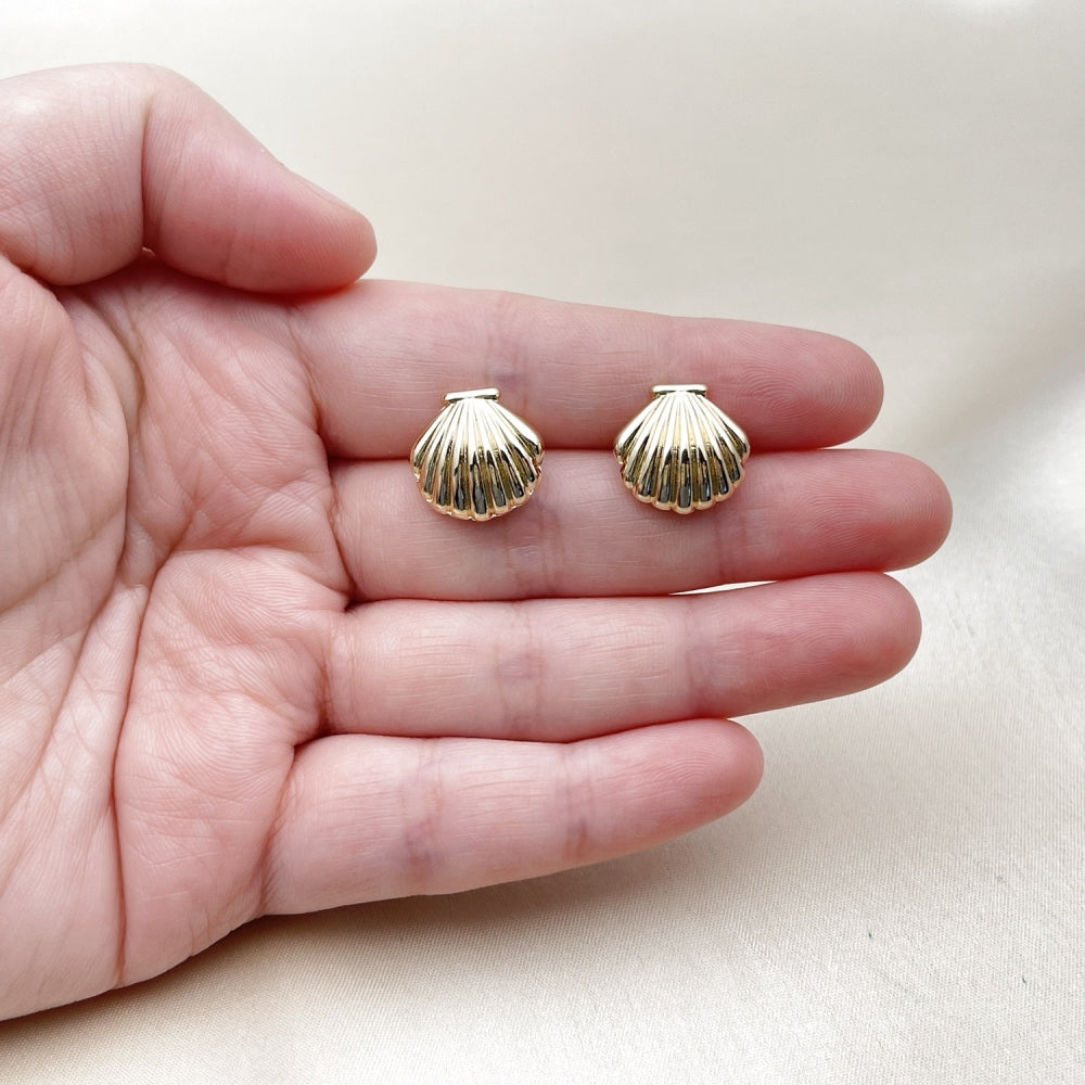 Oro Laminado Stud Earring, Gold Filled Style Shell and Hollow Design, Polished, Golden Finish