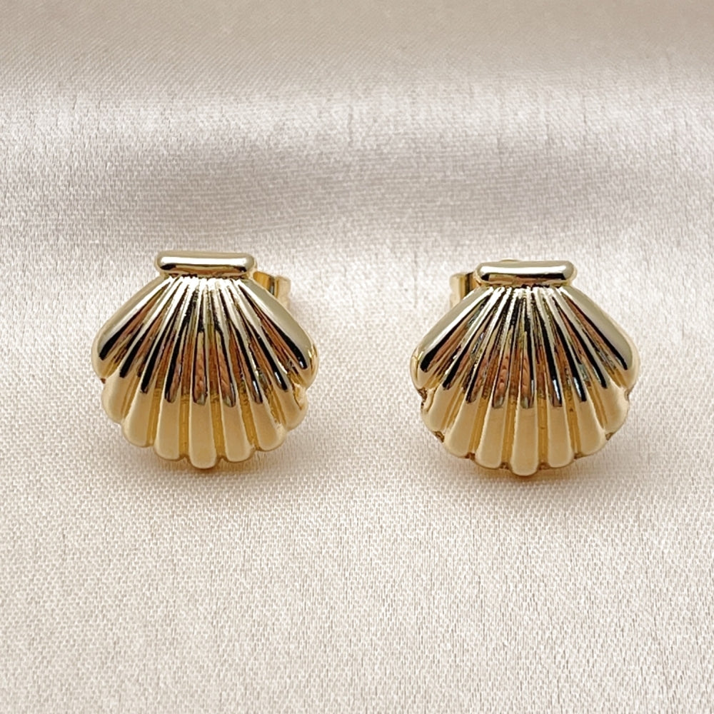 Oro Laminado Stud Earring, Gold Filled Style Shell and Hollow Design, Polished, Golden Finish