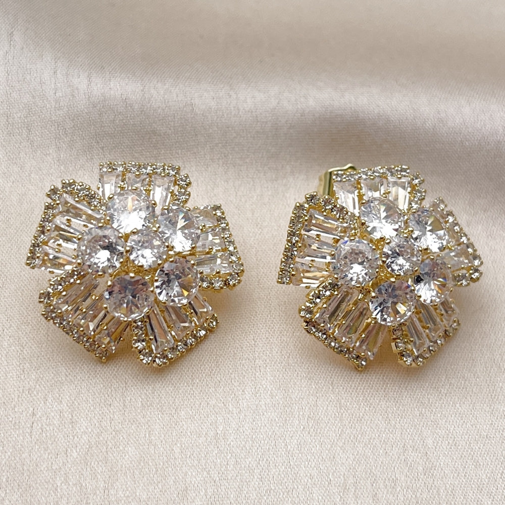 Oro Laminado Stud Earring, Gold Filled Style Flower and Baguette Design, with White Cubic Zirconia, Polished, Golden Finish