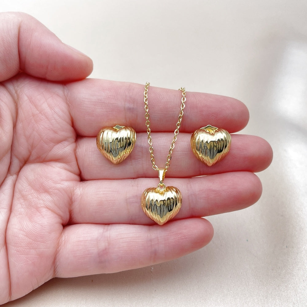 Oro Laminado Earring and Pendant Adult Set, Gold Filled Style Heart Design, Diamond Cutting Finish, Golden Finish
