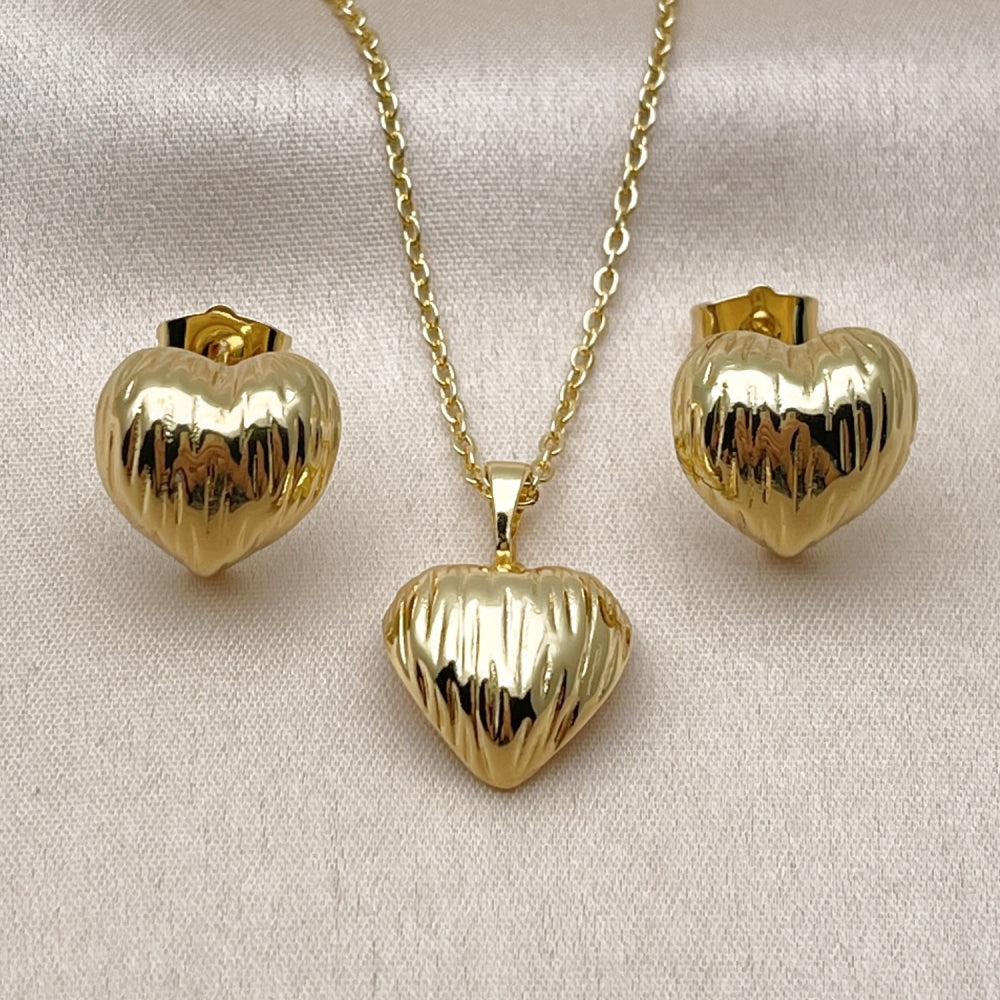 Oro Laminado Earring and Pendant Adult Set, Gold Filled Style Heart Design, Diamond Cutting Finish, Golden Finish