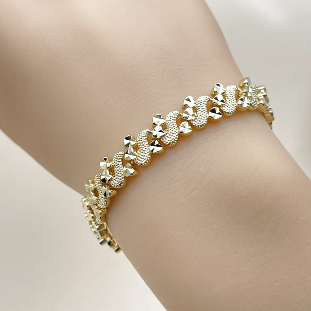 Oro Laminado Solid Bracelet, Gold Filled Style Heart Design, Diamond Cutting Finish, Golden Finish