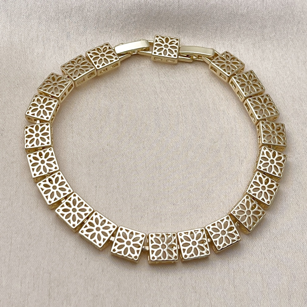 Oro Laminado Solid Bracelet, Gold Filled Style Flower and Filigree Design, Polished, Golden Finish