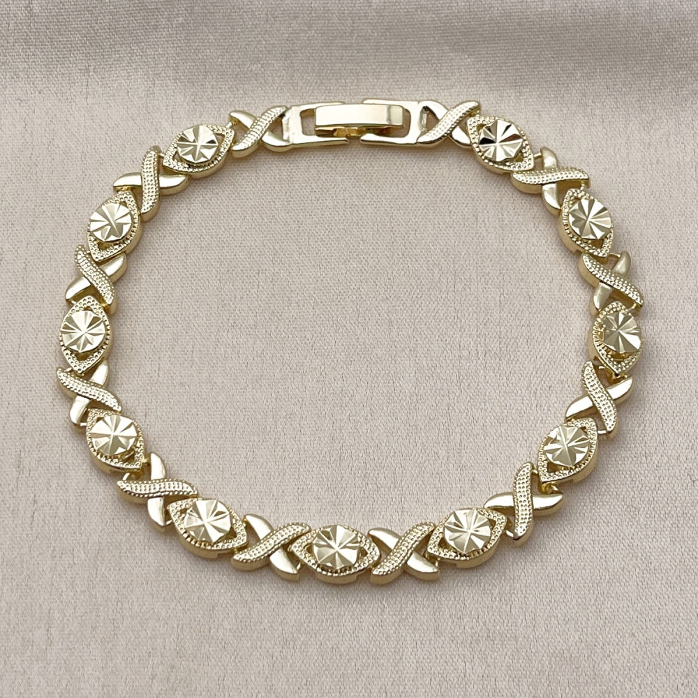 Oro Laminado Solid Bracelet, Gold Filled Style Hugs and Kisses Design, Diamond Cutting Finish, Golden Finish