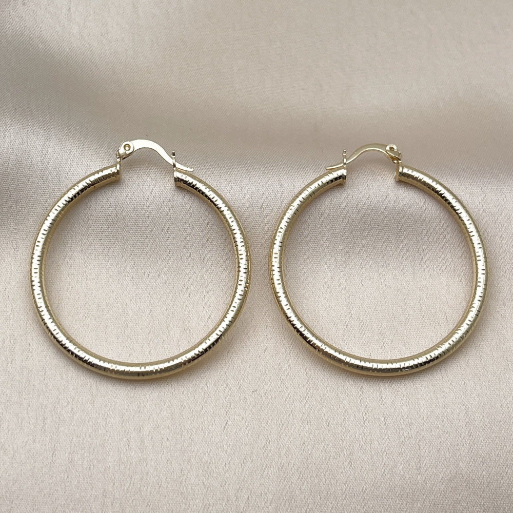 Oro Laminado Medium Hoop, Gold Filled Style Hollow Design, Diamond Cutting Finish, Golden Finish