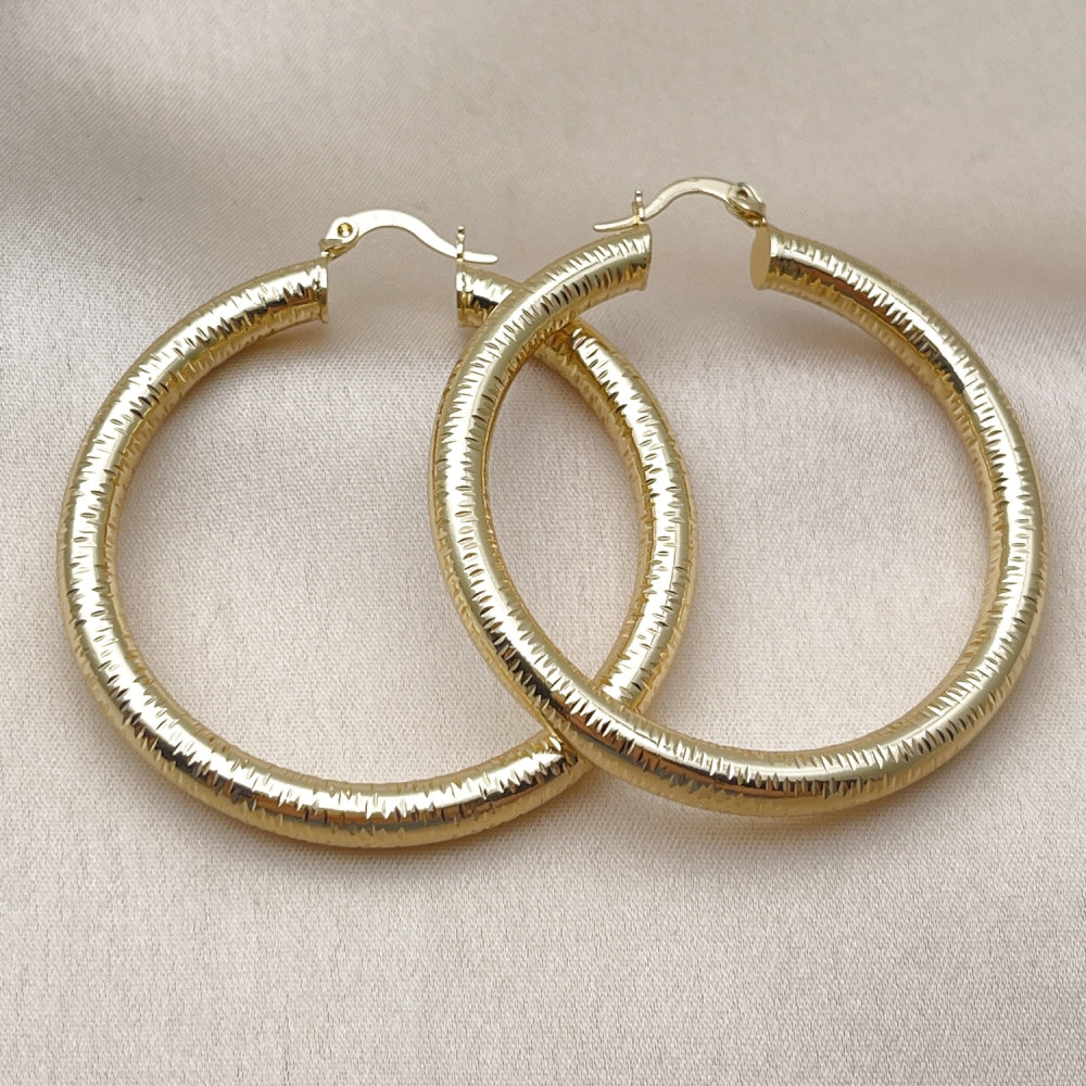 Oro Laminado Medium Hoop, Gold Filled Style Hollow Design, Diamond Cutting Finish, Golden Finish
