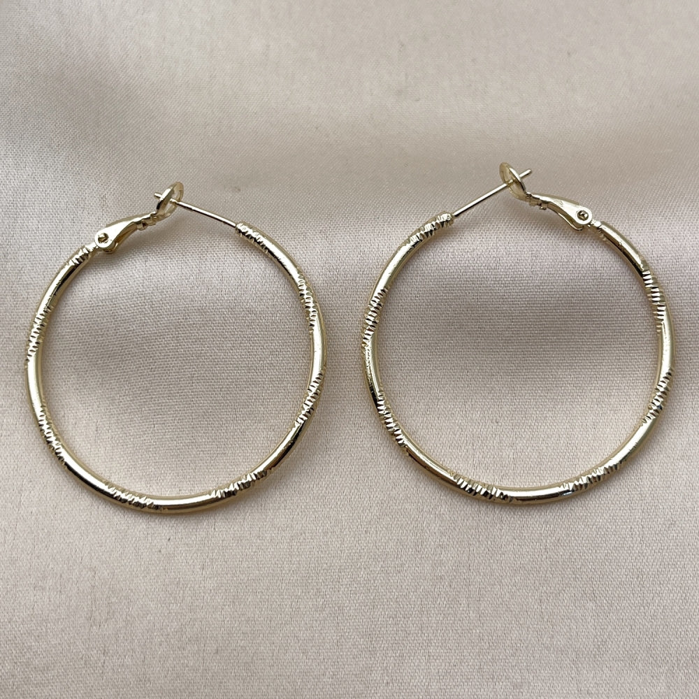 Oro Laminado Medium Hoop, Gold Filled Style Diamond Cutting Finish, Golden Finish