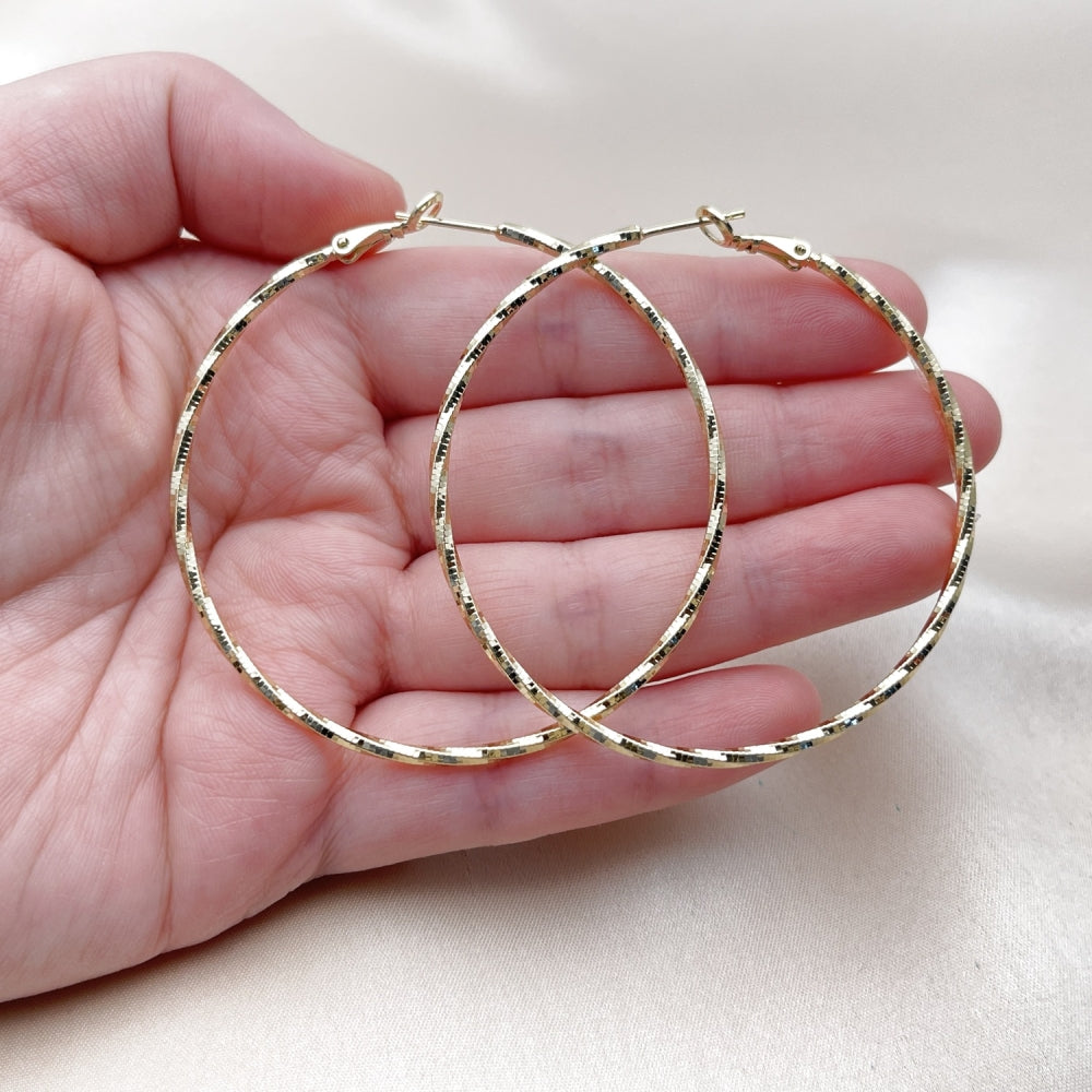 Oro Laminado Medium Hoop, Gold Filled Style Twist Design, Diamond Cutting Finish, Golden Finish