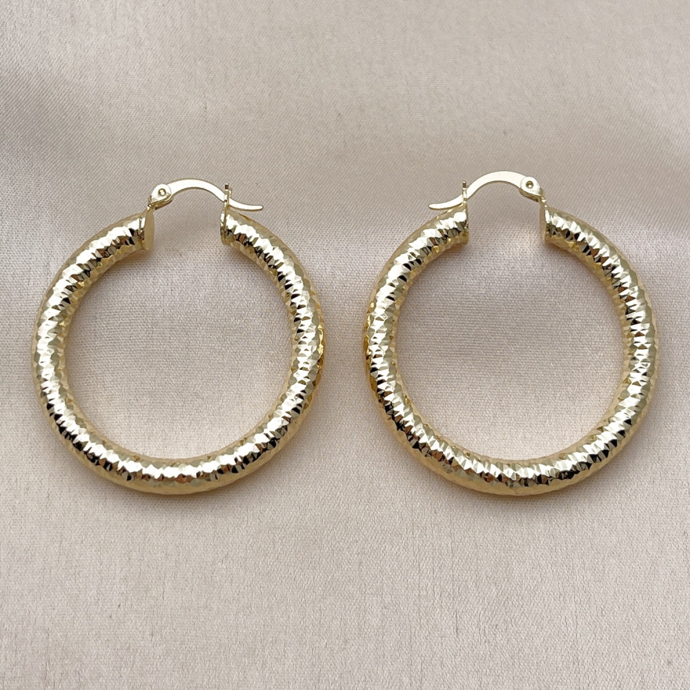 Oro Laminado Medium Hoop, Gold Filled Style Hollow Design, Diamond Cutting Finish, Golden Finish