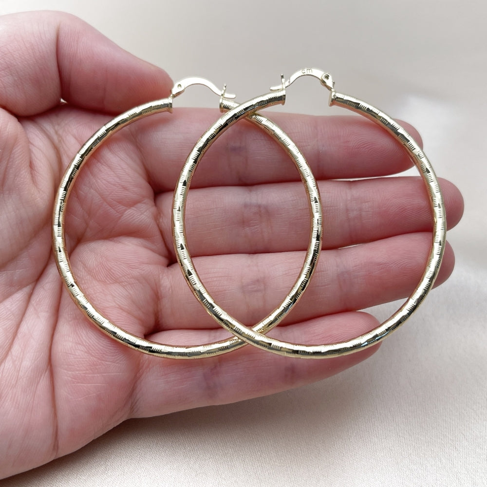 Oro Laminado Large Hoop, Gold Filled Style Hollow Design, Diamond Cutting Finish, Golden Finish