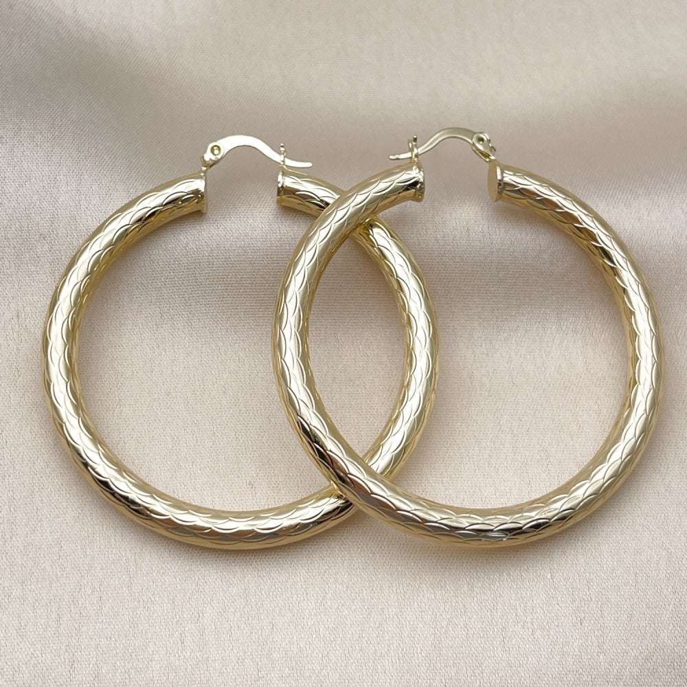 Oro Laminado Medium Hoop, Gold Filled Style Hollow Design, Diamond Cutting Finish, Golden Finish