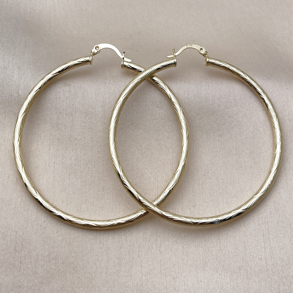 Oro Laminado Medium Hoop, Gold Filled Style Hollow Design, Diamond Cutting Finish, Golden Finish