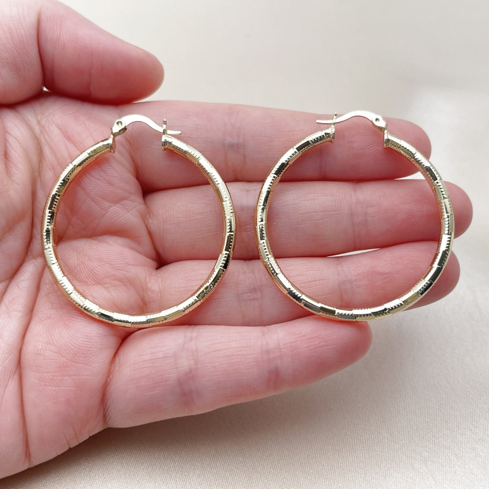 Oro Laminado Medium Hoop, Gold Filled Style Hollow Design, Diamond Cutting Finish, Golden Finish
