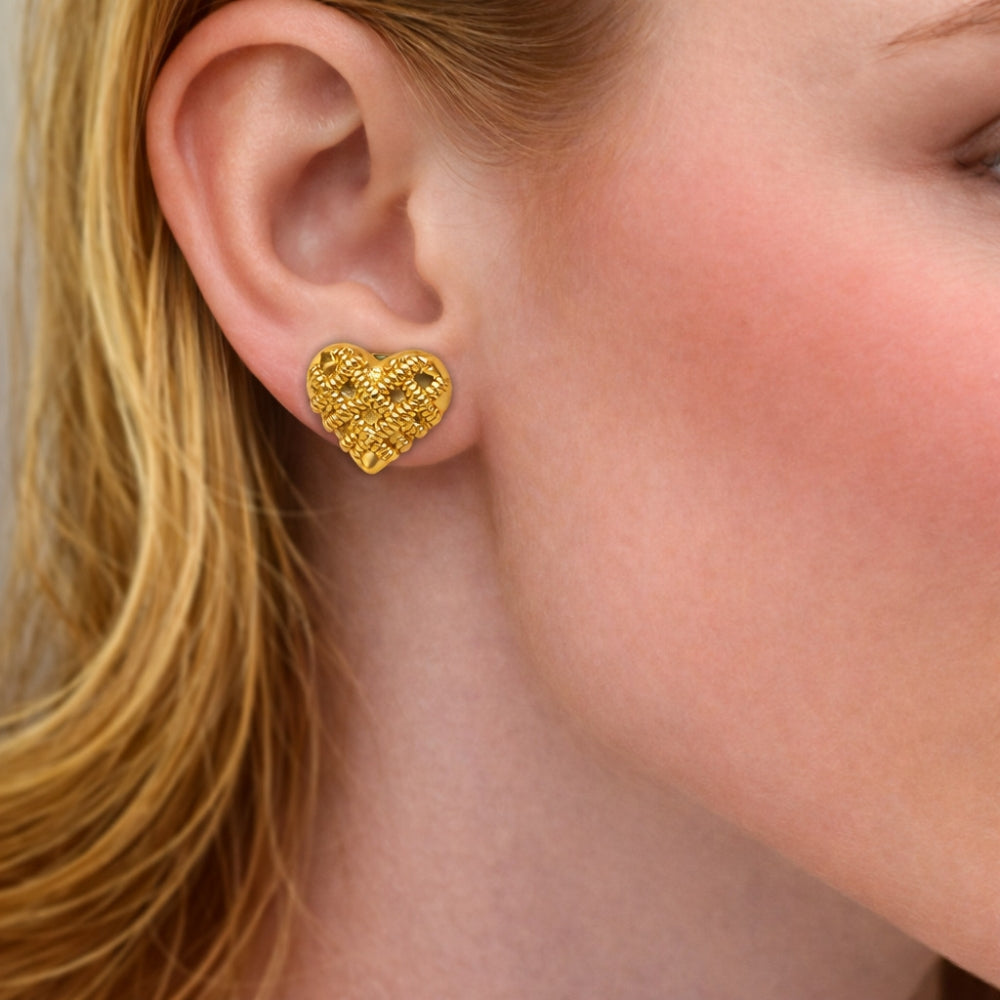 Oro Laminado Stud Earring, Gold Filled Style Heart Design, Polished, Golden Finish
