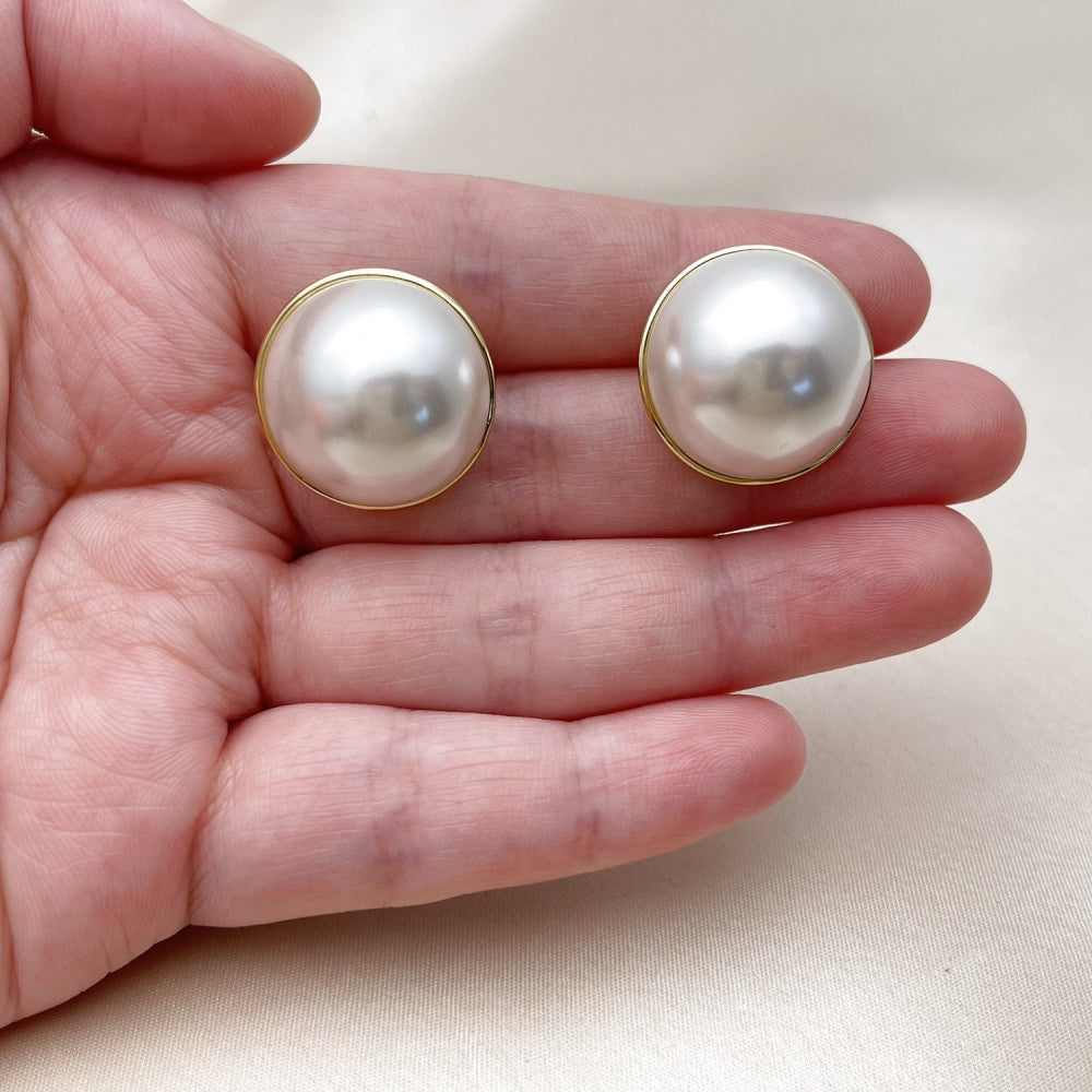 Oro Laminado Stud Earring, Gold Filled Style Ball Design, with Ivory Pearl, Polished, Golden Finish