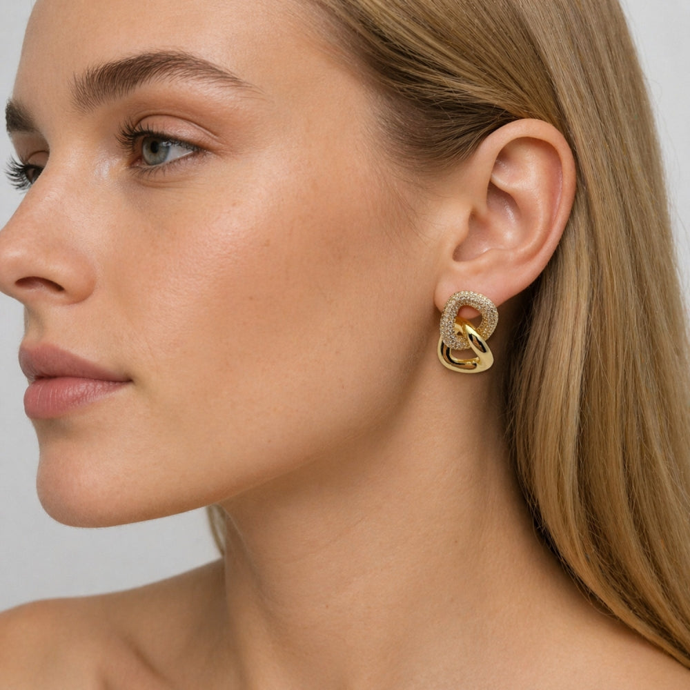 Oro Laminado Stud Earring, Gold Filled Style with White Cubic Zirconia, Polished, Golden Finish