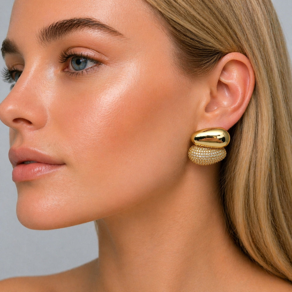Oro Laminado Stud Earring, Gold Filled Style Teardrop Design, with White Cubic Zirconia, Polished, Golden Finish