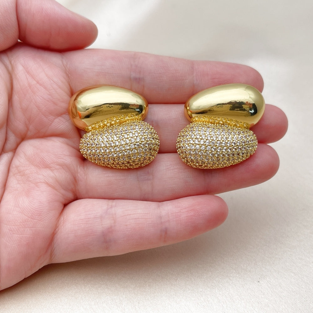 Oro Laminado Stud Earring, Gold Filled Style Teardrop Design, with White Cubic Zirconia, Polished, Golden Finish