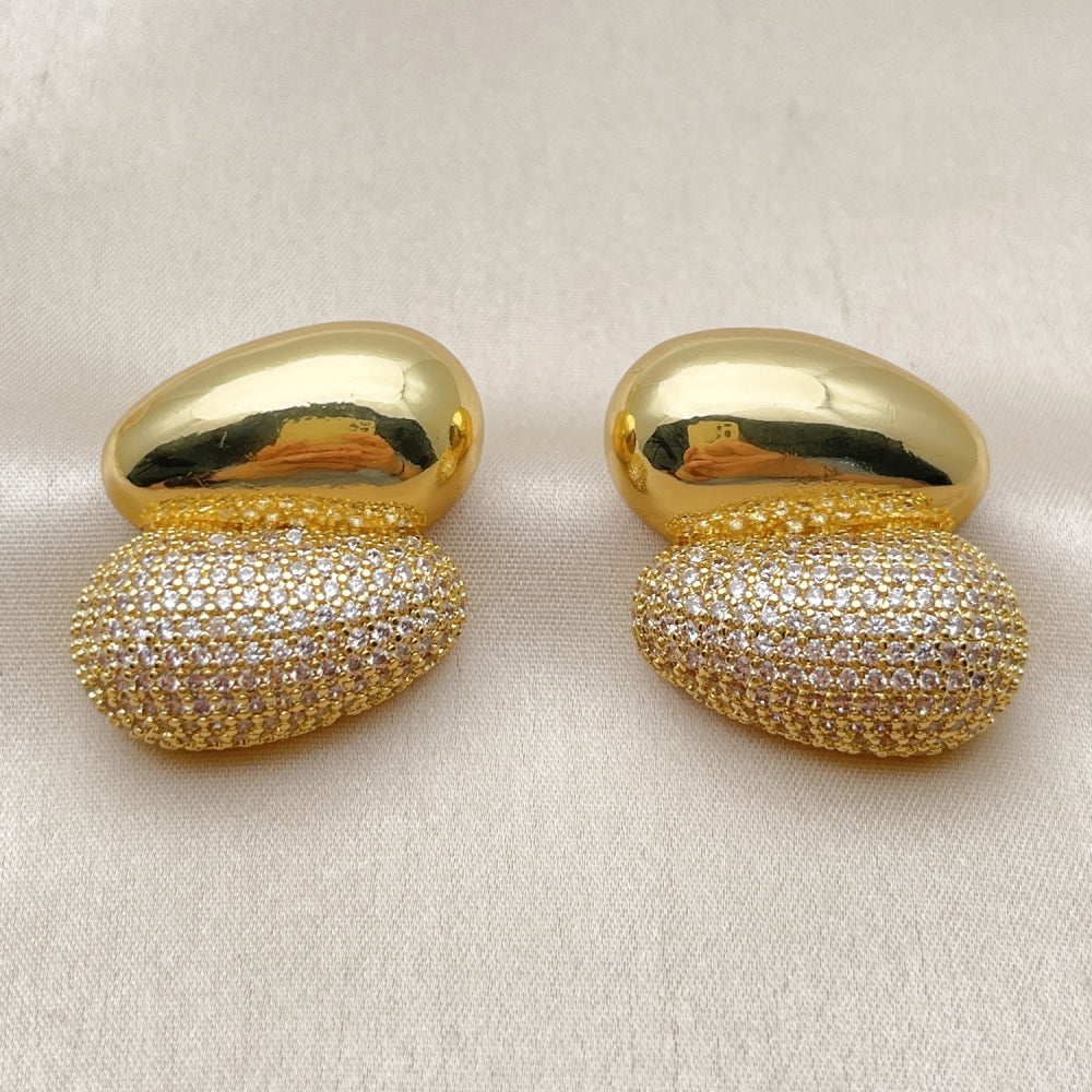 Oro Laminado Stud Earring, Gold Filled Style Teardrop Design, with White Cubic Zirconia, Polished, Golden Finish