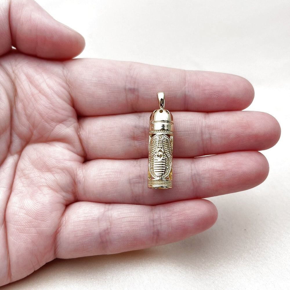 Oro Laminado Religious Pendant, Gold Filled Style Hand of God and Judaica Design, Polished, Golden Finish