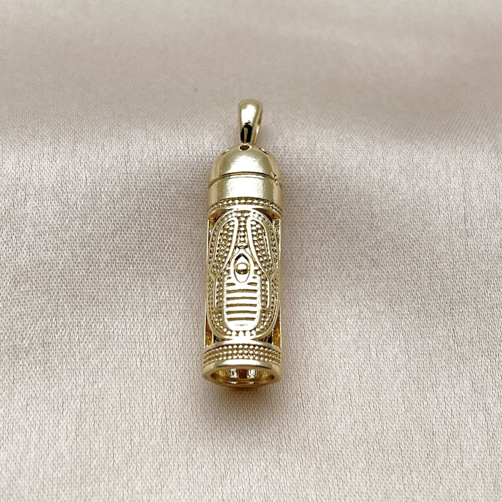 Oro Laminado Religious Pendant, Gold Filled Style Hand of God and Judaica Design, Polished, Golden Finish