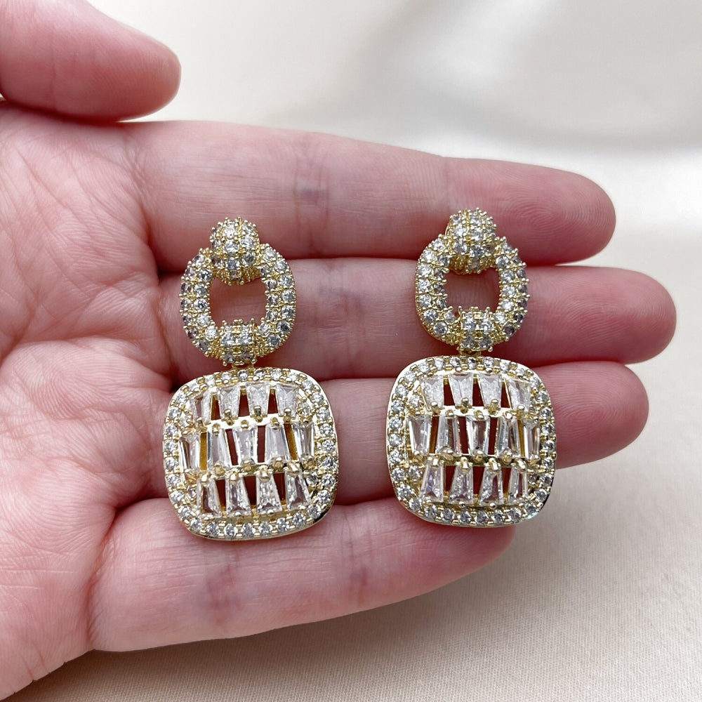 Oro Laminado Long Earring, Gold Filled Style Cluster Design, with White Cubic Zirconia, Polished, Golden Finish