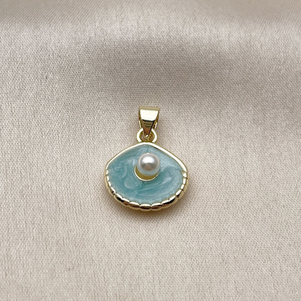 Oro Laminado Fancy Pendant, Gold Filled Style Shell Design, with Ivory Pearl, Turquoise Enamel Finish, Golden Finish
