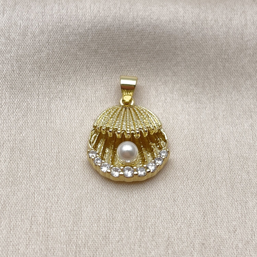 Oro Laminado Fancy Pendant, Gold Filled Style Shell Design, with Ivory Pearl and White Cubic Zirconia, Polished, Golden Finish