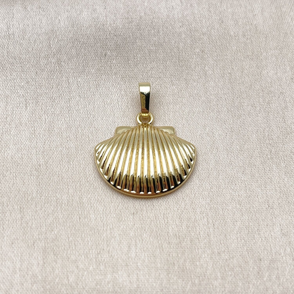 Oro Laminado Fancy Pendant, Gold Filled Style Shell Design, Polished, Golden Finish