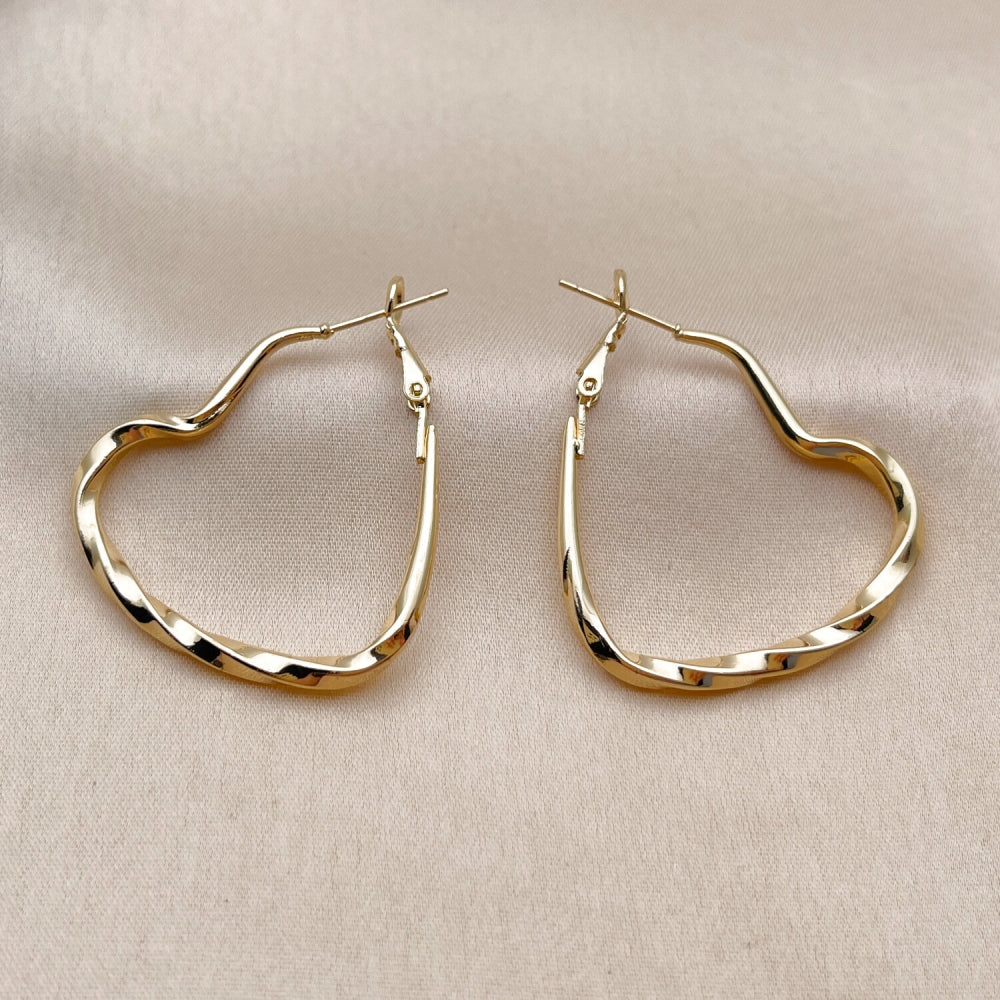 Oro Laminado Medium Hoop, Gold Filled Style Heart and Hollow Design, Polished, Golden Finish