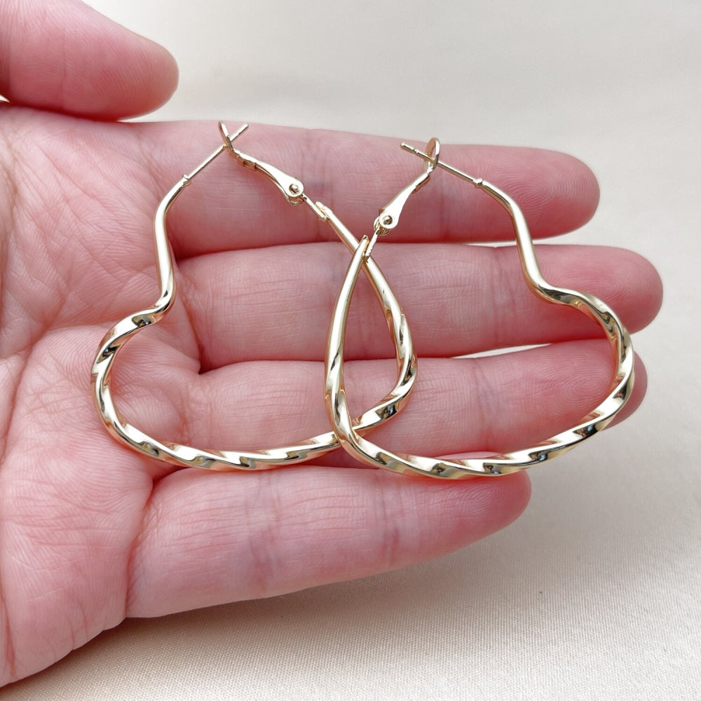 Oro Laminado Medium Hoop, Gold Filled Style Heart and Hollow Design, Polished, Golden Finish