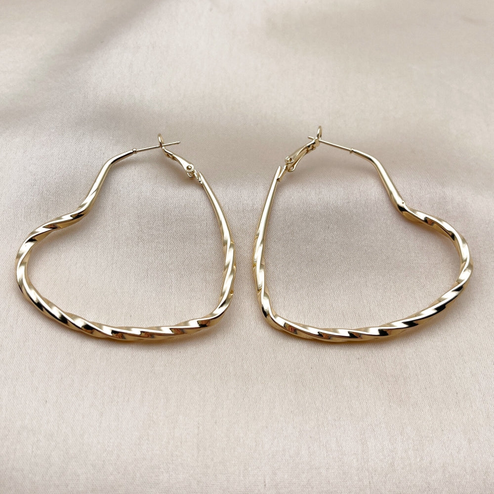 Oro Laminado Medium Hoop, Gold Filled Style Heart and Hollow Design, Polished, Golden Finish