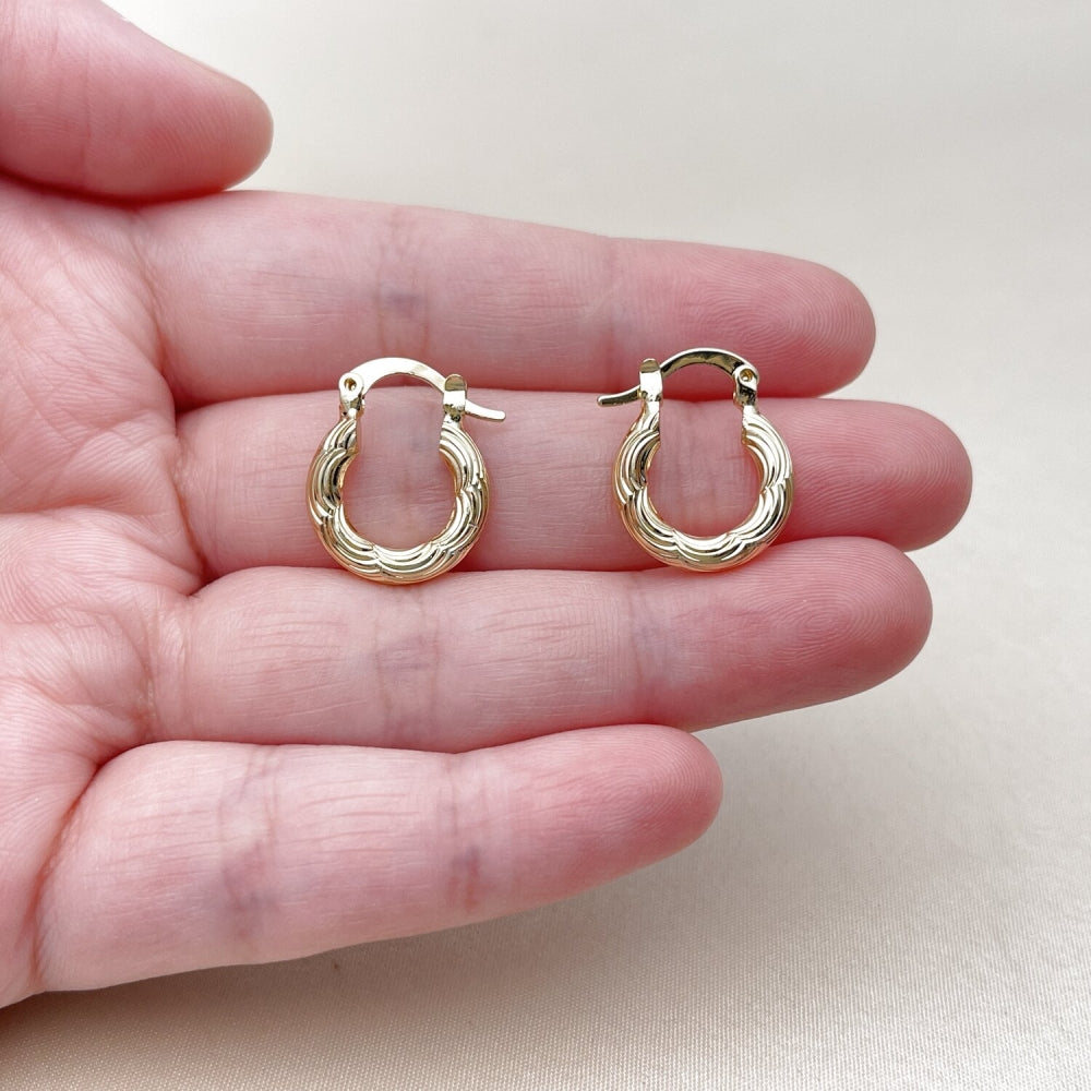 Oro Laminado Small Hoop, Gold Filled Style Diamond Cutting Finish, Golden Finish