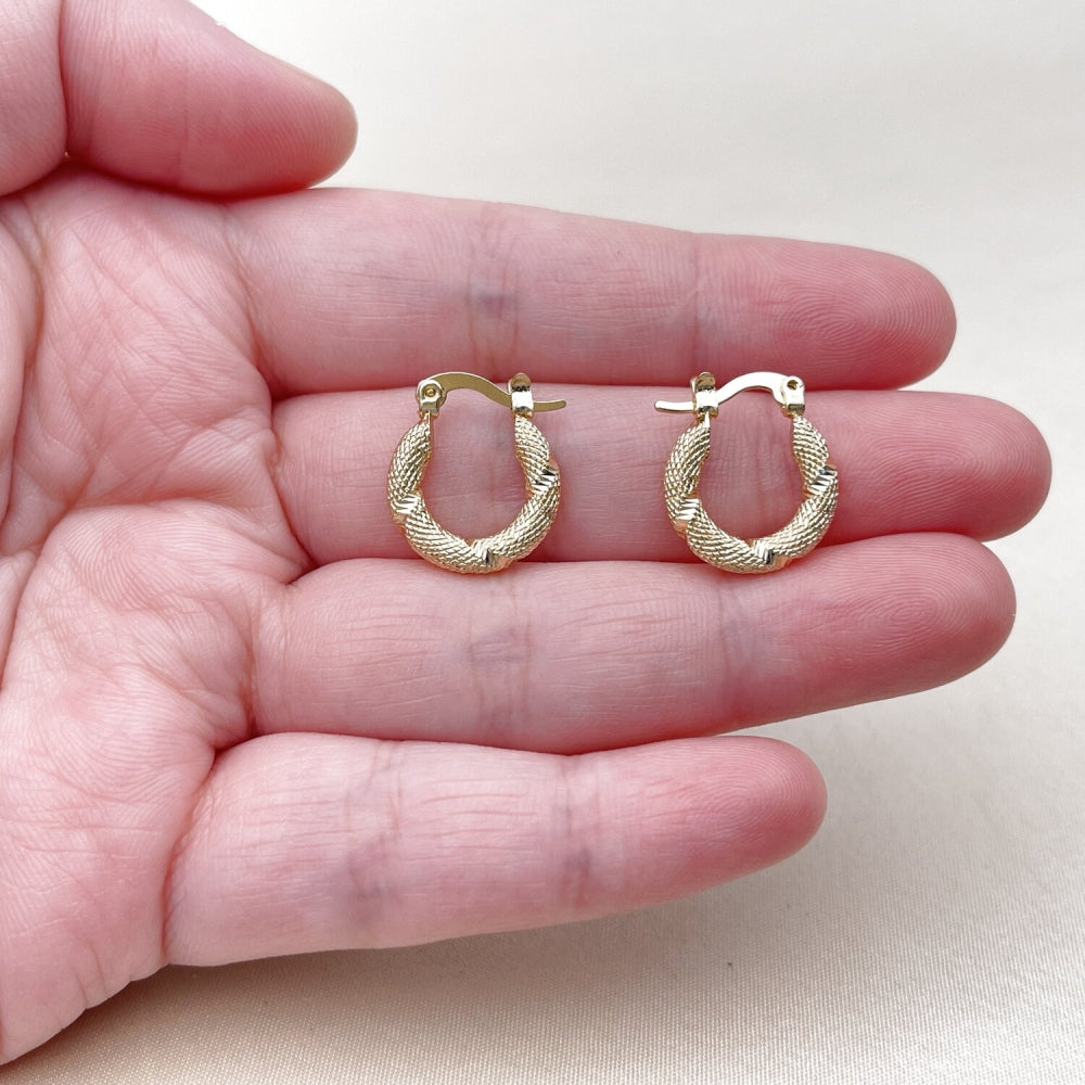 Oro Laminado Small Hoop, Gold Filled Style Diamond Cutting Finish, Golden Finish