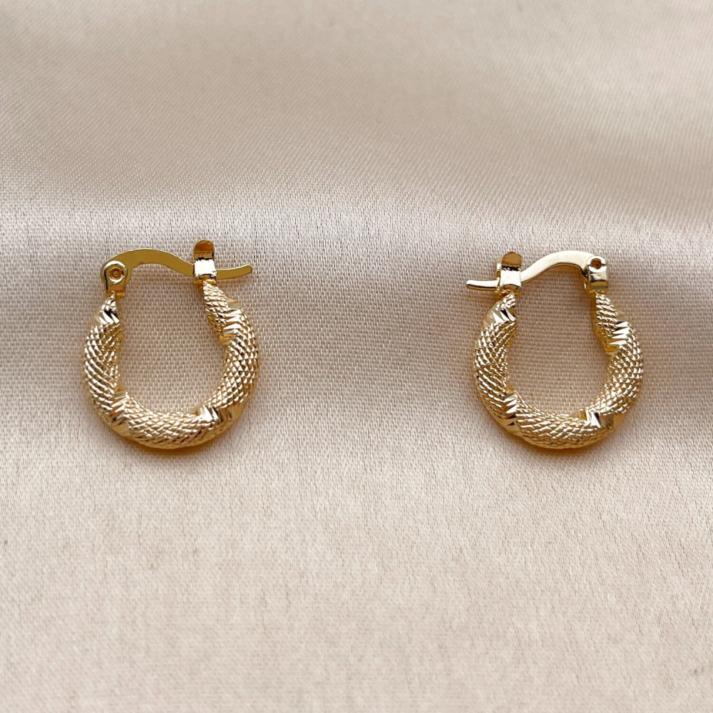 Oro Laminado Small Hoop, Gold Filled Style Diamond Cutting Finish, Golden Finish