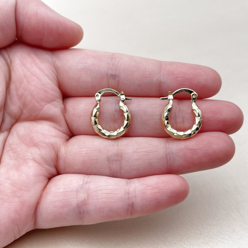 Oro Laminado Medium Hoop, Gold Filled Style Hollow Design, Diamond Cutting Finish, Golden Finish